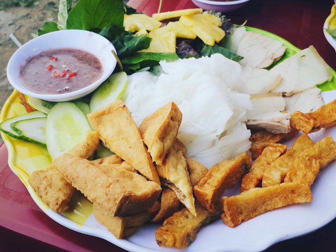 Quán Bún đậu mắm tôm Phiên Min Hoo trong thành phốBến Tre