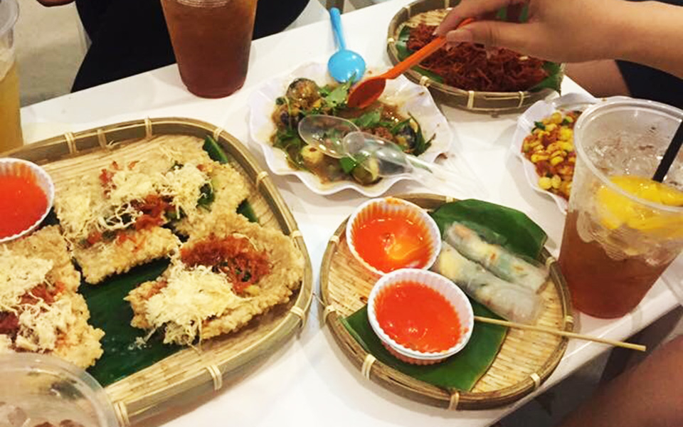 Thèm Ăn Vặt - Bánh Tráng Cuốn Sốt Me ở Thị Xã Thuận An, Bình Dương | Foody.vn