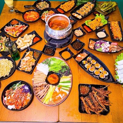 Bông - Tiệm ăn vặt quốc dân , Hà Tĩnh , Vietnam