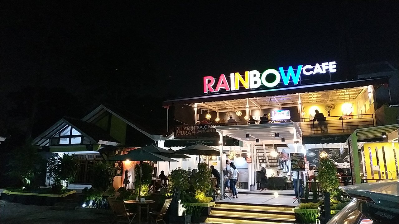 Exterior Rainbow Cafe - Foto Rainbow Cafe, Jakarta - Tripadvisor