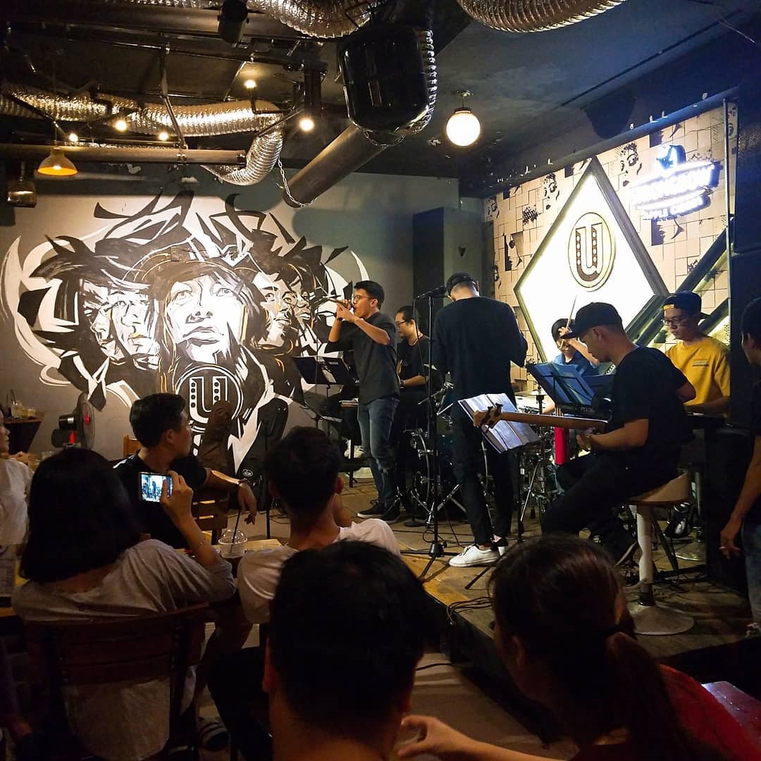 Ừ Thì Cafe Live Music Acoustic quận Tân Bình Sài Gòn