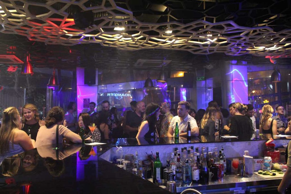 Hoàng Triều Beer Club quận 7 - Hoàng Triều Entertainment